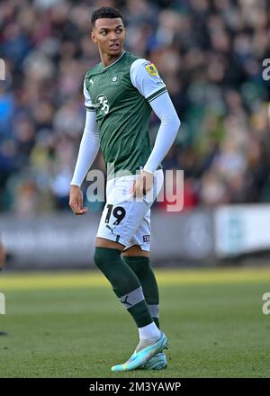 Plymouth, Großbritannien. 17.. Dezember 2022. Plymouth Argyle Forward Morgan Whittaker (19) während des Spiels der Sky Bet League 1 Plymouth Argyle vs Morecambe at Home Park, Plymouth, Vereinigtes Königreich, 17.. Dezember 2022 (Foto von Stanley Kasala/News Images) in Plymouth, Vereinigtes Königreich, 12/17/2022. (Foto: Stanley Kasala/News Images/Sipa USA) Guthaben: SIPA USA/Alamy Live News Stockfoto