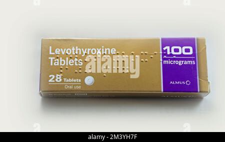 Packung mit Levothyroxin Tabletten. 100 Mikrogramm. Studio Einrichten Foto Stockfoto