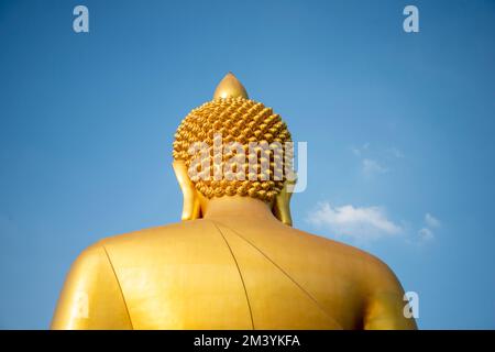 Der große Budda Dhammakaya Thep Mongkol Buddha des Paknam Bhasicharoen Tempels in Thonburi in der Stadt Bangkok in Thailand. Thailand, Bangkok, D. Stockfoto