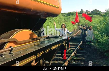 DIE EISENBAHN-KINDER-1970-MGM-EMI-FILM. Jenny Agutter hält den Zug auf. Stockfoto