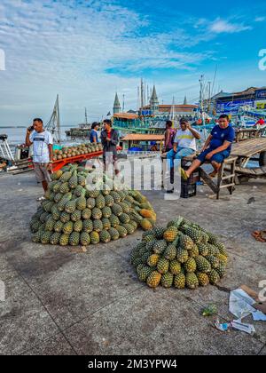 Ananas zum Verkauf im Marktgebiet von Belem, Brasilien Stockfoto