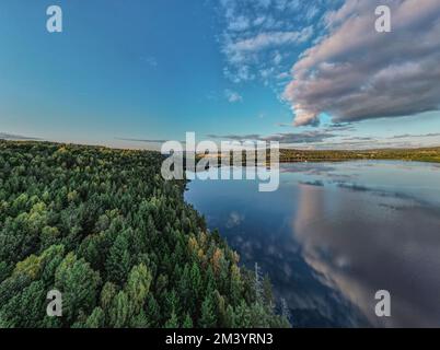 Luftaufnahme auf den Lygnersee in der Nähe von Satila, Schweden Stockfoto