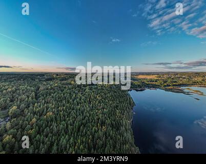 Luftaufnahme auf den Lygnersee in der Nähe von Satila, Schweden Stockfoto