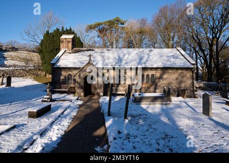 Die denkmalgeschützte St. Leonard's Church im Dorf Chapel-le-Dale, Ingleton, Yorkshire Dales National Park. Stockfoto