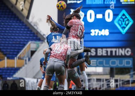 Birmingham, Großbritannien. 17.. Dezember 2022. Birmingham, England, Dezember 17. 2022: Die Spieler springen beim FA Frauen Continental League Cup Fußballspiel zwischen Birmingham City und London City Lionesses at St Andrews in Birmingham, England (Natalie Mincher/SPP). Guthaben: SPP Sport Press Photo. Alamy Live News Stockfoto