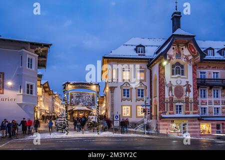 Weihnachtsmarkt, Christkindlmarkt in der Marktstraße, Altstadt, Bad Tölz, Isartal, Oberbayern, Bayern, Deutschland, Europa Stockfoto