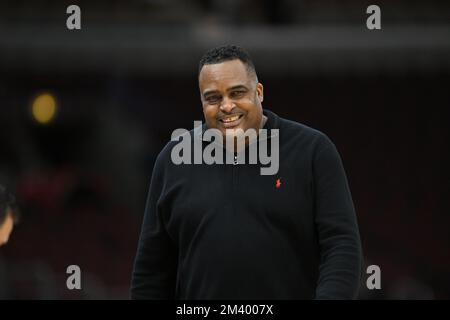 Chicago, Illinois, USA. 17.. Dezember 2022. Tulane Green Wave Cheftrainer Ron Hunter während des NCAA-Basketballspiels zwischen Tulane und George Mason im United Center in Chicago, Illinois. Dean Reid/CSM/Alamy Live News Stockfoto