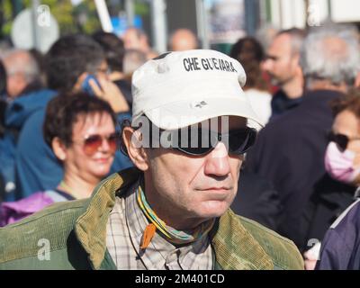 Athen, Attika, Griechenland. 17.. Dezember 2022. Protest in Athen gegen die Inflation und den neuen Staatshaushalt. (Kreditbild: © George Panagakis/Pacific Press via ZUMA Press Wire) Stockfoto