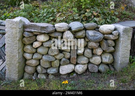 USA, Vermont, Brattleboro, Scott Farm, Landmark Trust, Steinpfeiler, Steinmauern, Unmörtel, Steinmauern, Steinmauern, Unterrichten, lernen Stockfoto