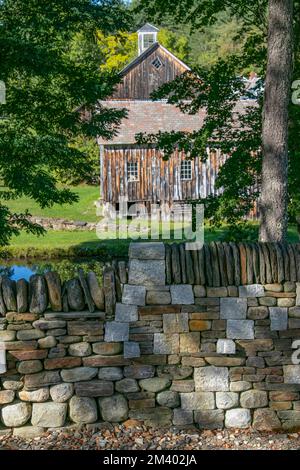 USA, Vermont, Brattleboro, Scott Farm, Landmark Trust, Steinpfeiler, Steinmauern, Unmörtel, Steinmauern, Steinmauern, Unterrichten, lernen Stockfoto