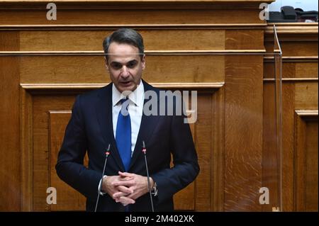 Athen, Griechenland. 17.. Dezember 2022. Griechischer Premierminister Kyriakos Mitsotakis während seiner Rede im griechischen Parlament in Athen, Griechenland am 17. Dezember 2022. (Foto: Dimitrios Karvountzis/Pacific Press/Sipa USA) Guthaben: SIPA USA/Alamy Live News Stockfoto