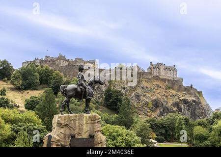 Edinburgh Castle ist ein historisches Schloss in Edinburgh, Schottland. Es steht auf Castle Rock Stockfoto