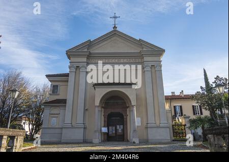 Luino, Italien - 12-06-2022: Die schöne Kirche Madonna del Carmine in Luino Stockfoto