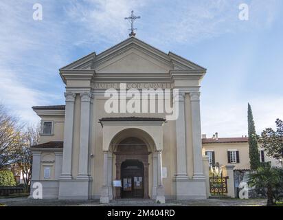 Luino, Italien - 12-06-2022: Die schöne Kirche Madonna del Carmine in Luino Stockfoto