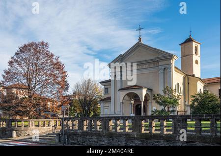 Luino, Italien - 12-06-2022: Die schöne Kirche Madonna del Carmine in Luino Stockfoto