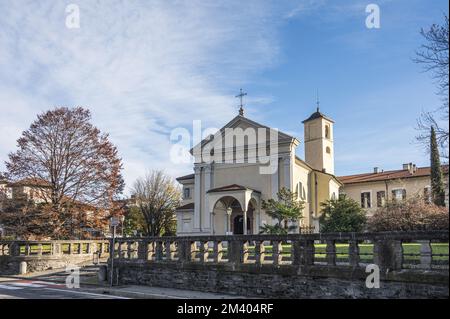 Luino, Italien - 12-06-2022: Die schöne Kirche Madonna del Carmine in Luino Stockfoto