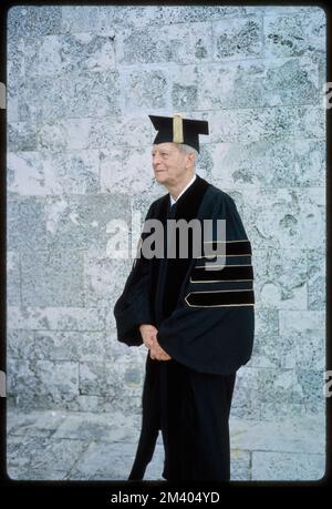 Harold Vanderbilt Cap und Gown, Toni Frissell, Antoinette Frissell Bacon, Antoinette Frissell Stockfoto