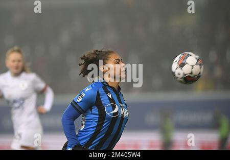 Leuven , Belgien. 17. Dezember 2022. Roosa Ariyo (20) aus Brügge, dargestellt während eines Fußballspiels zwischen Oud Heverlee Leuven und Club Brugge YLA am 15. Spieltag der Saison 2022 - 2023 der belgischen Lotto Womens Super League am Samstag, den 17. Dezember 2022 in Leuven , Belgien . FOTO SPORTPIX | David Catry Kredit: David Catry/Alamy Live News Stockfoto