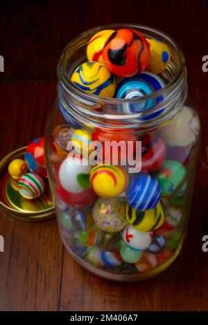 Der Alte Jar Voller Kindermarmor, Still Life Stockfoto