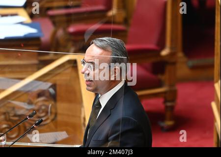 Athen, Attiki, Griechenland. 17.. Dezember 2022. Christos Staikouras, griechischer Finanzminister, während seiner Rede im griechischen Parlament. (Kreditbild: © Dimitrios Karvountzis/Pacific Press via ZUMA Press Wire) Stockfoto