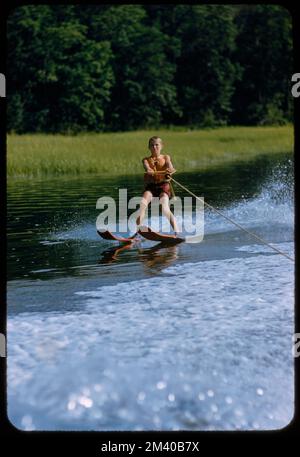 Wasserski - Stony Brook Harbor, Long Island, Toni Frissell, Antoinette Frissell Bacon, Antoinette Frissell Stockfoto