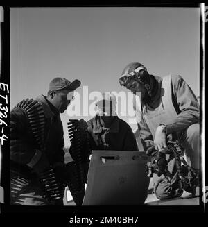 Tuskegee Airmen Roscoe C. Brown, Marcellus G. Smith und Benjamin O. Davis, Ramitelli, Italien, März 1945, Toni Frissell, Antoinette Frissell Bacon, Antoinette Frissell Stockfoto