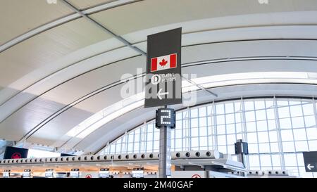 Gate-D-Schild am Toronto Pearson International Airport. Stockfoto