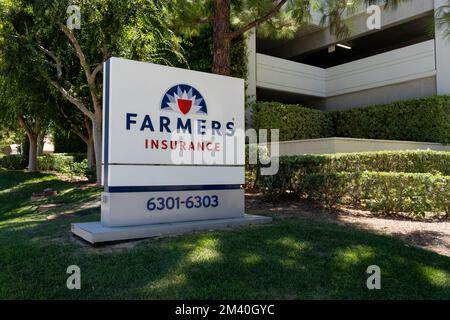 Woodland Hills, CA, USA – 7. Juli 2022: Farmers Insurance Hauptsitz in Woodland Hills, CA, USA. Stockfoto