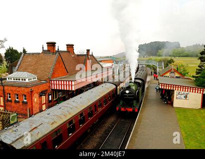 Weybourne Bahnhof, Dampfzug, auf der Norfolk Poppy Line, konservierter Bahnhof, Norfolk, England, Großbritannien Stockfoto