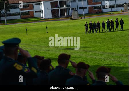 Bogota, Kolumbien. 17.. Dezember 2022. Während der Beförderungszeremonie der neuen Generäle und Admirale der Polizei und der Streitkräfte an der Jose Maria Cordova Military School in Bogota, Kolumbien, am 17. Dezember 2022. Foto: S. Barros/Long Visual Press Credit: Long Visual Press/Alamy Live News Stockfoto