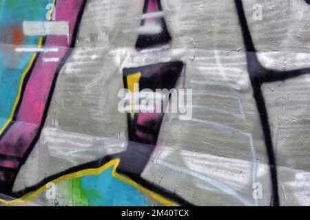 Graffiti-Wort ASTOR, gezeichnet von einem Schoßhund in kräftigen grauen, weißen Buchstaben mit einer interessanten, scharfen Form. Grafisches Design auf chaotische Weise. Stockfoto