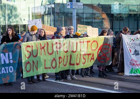 Elokapinas oder Ausrottung Rebellion Finnlands Verkehrsblockade-Demonstration auf Mannerheimintie in Helsinki, Finnland Stockfoto