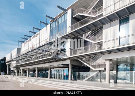 Istanbul, Türkei - Dezember 17 2022: Architektonische Details des neuen Museums für moderne zeitgenössische Kunst in Istanbul im Viertel Galataport. Stockfoto