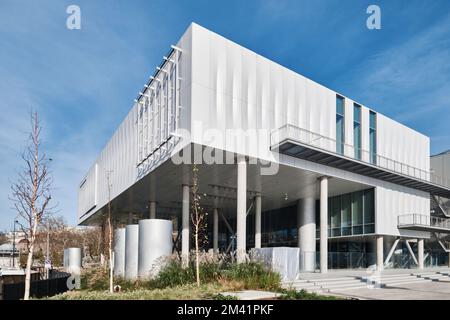 Istanbul, Türkei - Dezember 17 2022: Architektonische Details des neuen Museums für moderne zeitgenössische Kunst in Istanbul im Viertel Galataport. Stockfoto