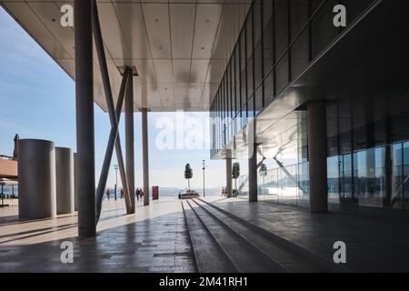 Istanbul, Türkei - Dezember 17 2022: Architektonische Details des neuen Museums für moderne zeitgenössische Kunst in Istanbul im Viertel Galataport. Stockfoto