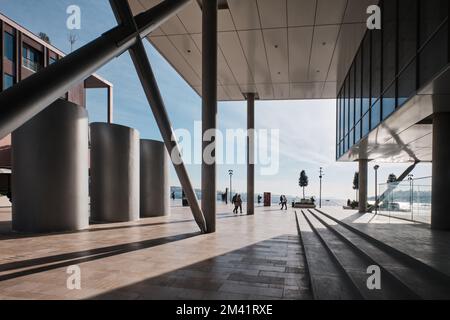 Istanbul, Türkei - Dezember 17 2022: Architektonische Details des neuen Museums für moderne zeitgenössische Kunst in Istanbul im Viertel Galataport. Stockfoto