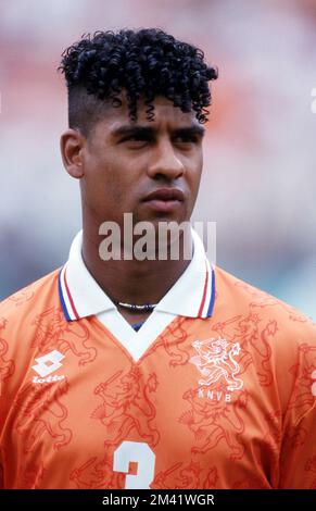 Orlando, Vereinigte Staaten. 18.. Dezember 2022. firo, 04.07.1994 Bild archivieren, Foto archivieren, archivieren, Fotos archivieren Fußball, Fußball, WELTMEISTERSCHAFT 1994, USA Runde 16: Niederlande, Holland - Irland 2:0 Frank Rijkaard, Halbfigur, Porträt Credit: dpa/Alamy Live News Stockfoto