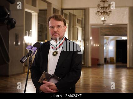 Tomasz Konieczny, polnischer Bariton, der mit einer Goldmedaille für Verdienste an Kultur verliehen wurde – Gloria Artis nach seinem Auftritt anlässlich seines 25-jährigen Jubiläums Stockfoto