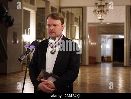 Tomasz Konieczny, polnischer Bariton, der mit einer Goldmedaille für Verdienste an Kultur verliehen wurde – Gloria Artis nach seinem Auftritt anlässlich seines 25-jährigen Jubiläums Stockfoto