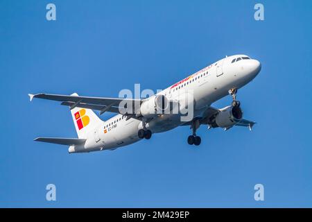 Airbus A320 von Iberian Airways Santa Cruz La Palma Spanien Stockfoto