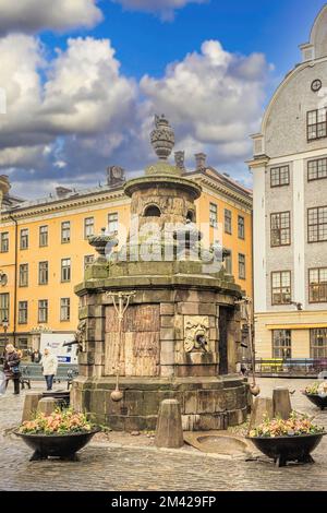 Der Brunnen im Platz Stortorget Gamla Stan Stockholm Schweden Stockfoto