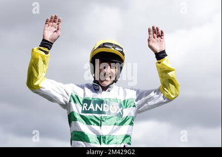 Aktenfoto von 09-04-2022 von Jockey Davy Russell. Davy Russell hat angekündigt, dass er sich sofort aus dem Sattel zurückzieht, nachdem er mit dem Liberty Dance die Billy Harney Memorial Irish EBF Mares Novice Hürde in Thurles gewonnen hat. Foto: Samstag, 9. April 2022. Ausgabedatum: Sonntag, 18. Dezember 2022. Stockfoto