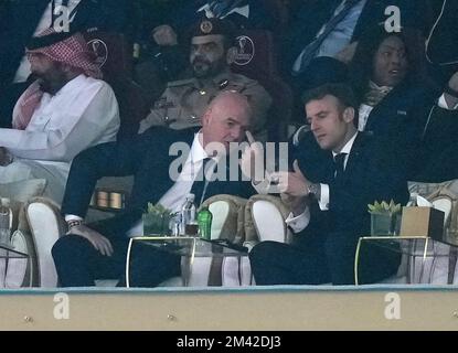 18. Dezember 2022, Lusail Iconic Stadium, Doha, QAT, FIFA-Weltmeisterschaft 2022, Finale, Argentinien gegen Frankreich, im Bild von FIFA-Präsident Giovanni Infantino mit dem französischen Präsidenten Emmanuel Macron Stockfoto