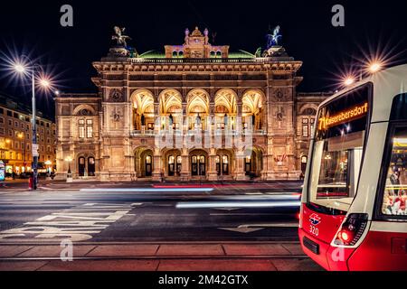 Wiener Staatsoper bei Nacht Stockfoto