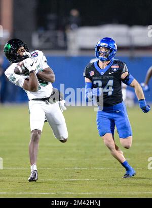 17. Dezember 2022, Frisco, Texas, USA: North Texas Mean Green Wide Receiver JORDAN SMART (15) macht einen über die Schulter greifenden Angriff. (Kreditbild: © Gregory Dodds/ZUMA Press Wire) Stockfoto