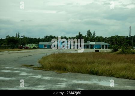 Der kleine Flughafen in South Bimini auf den Bahamas Stockfoto