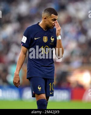 Der französische Kylian Mbappe sieht während des Finales der FIFA-Weltmeisterschaft im Lusail Stadium in Katar deprimiert aus. Foto: Sonntag, 18. Dezember 2022. Stockfoto