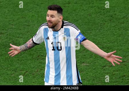 LUSAIL CITY, KATAR - DEZEMBER 18: Lionel Messi aus Argentinien Gesten während des Finalspiels der FIFA-Weltmeisterschaft Katar 2022 zwischen Argentinien und Frankreich am 18. Dezember 2022 im Lusail Stadium in Lusail City, Katar. Foto: Igor Kralj/PIXSELL Stockfoto