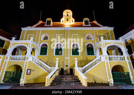Fort Church im Innenhof des Gouverneurspalastes bei Nacht, Willemstad, Curacao, Niederländische Antillen Stockfoto