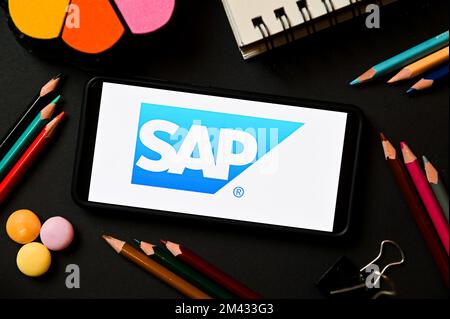 Polen. 17.. Dezember 2022. In dieser Abbildung wird ein SAP-Logo auf einem Smartphone angezeigt. (Foto: Mateusz Slodkowski/SOPA Images/Sipa USA) Guthaben: SIPA USA/Alamy Live News Stockfoto